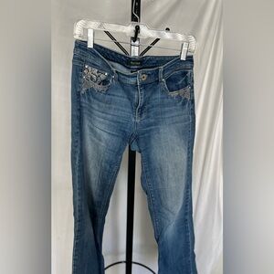 Cute bedazzled y2k designer jeans, size six but runs a little smaller.